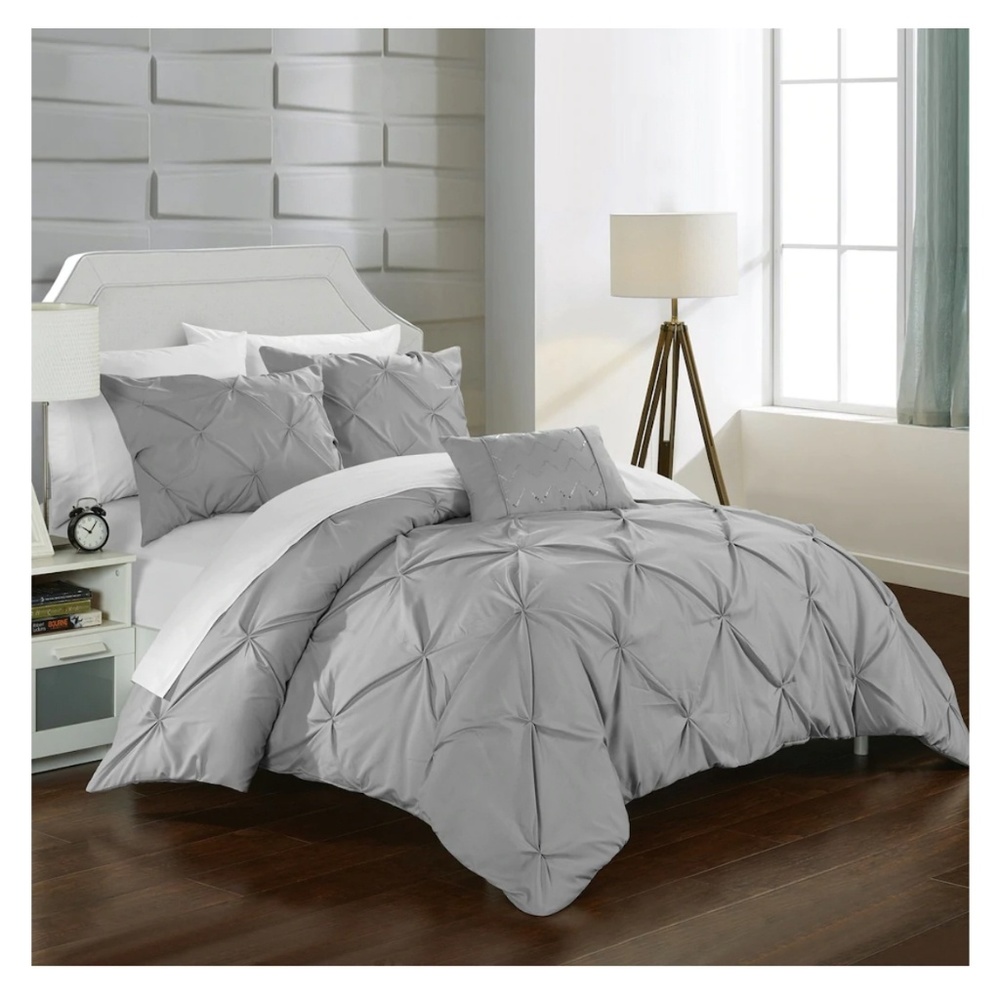 Chic Home 4 piece Duvet Set gray